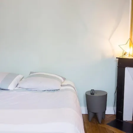 Apartment Beautiful Near The Arc De Triomphe