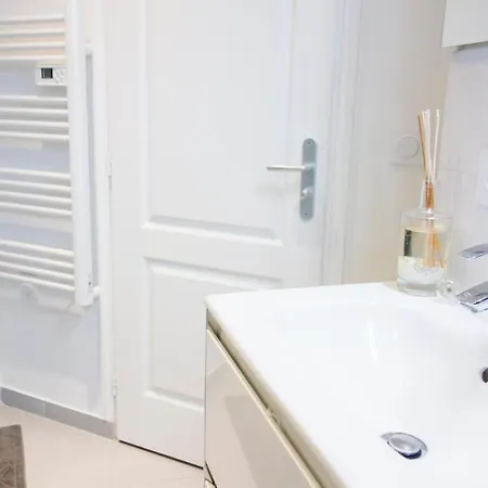 Apartment Beautiful Near The Arc De Triomphe Paris